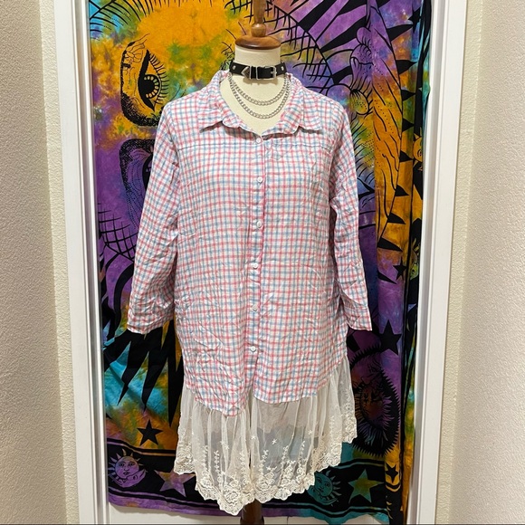 🌈 Lovely Vintage plaid lace button top - Picture 2 of 11